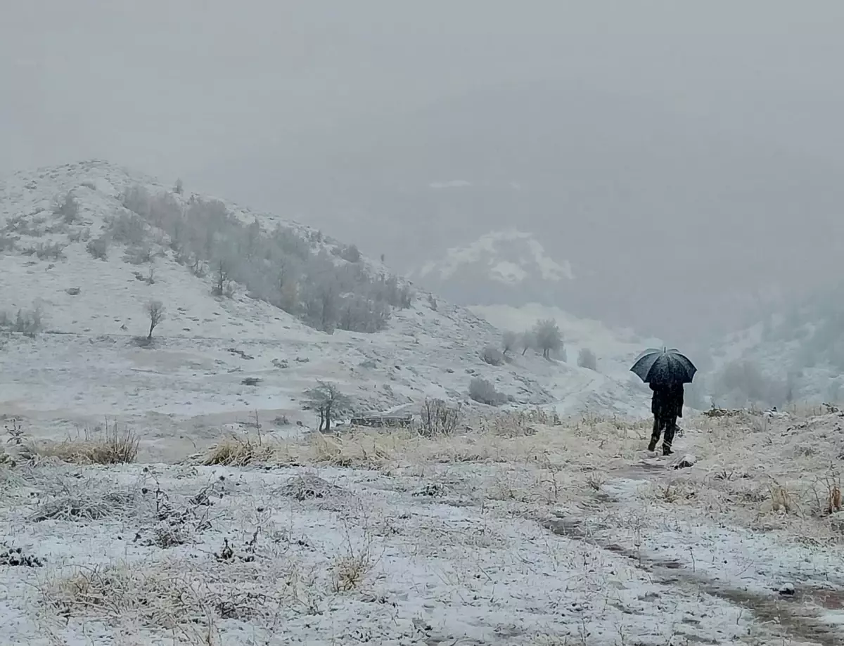 Tunceli’de Sağanak Yağış, Ovacık’ta Kar Yağışı Başladı